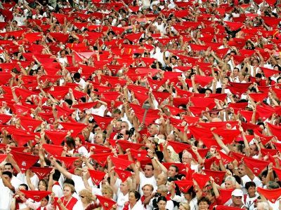 une foule unis par les couleurs et l'ambiance des ferias de Dax